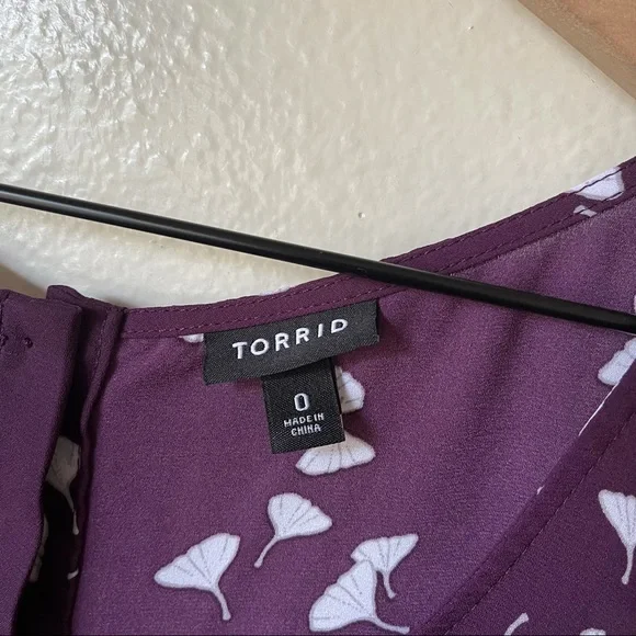 Torrid | Abbey Georgette Button Back Blouse - Picture 3 of 7